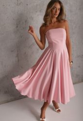 Różowa Gorsetowa Sukienka o Rozkloszowanym Kroju z Dekoltem Bandeau Reunegan. Czerwone sukienki Renee, na studniówkę, l, bez wzorów, z poliesteru, eleganckie, bez kołnierzyka, bez ramiączek, midi, gorsetowe. Za 299.99 zł.