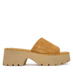 Klapki Tamaris. Brązowe klapki Tamaris, bez wzorów, bez obcasa. Za 329.99 zł.