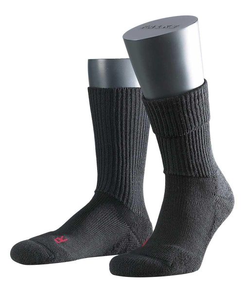 Skarpety Falke Walkie Ergo. Czarne skarpety Falke, bez wzorów, z elastanu. Za 149.00 zł.
