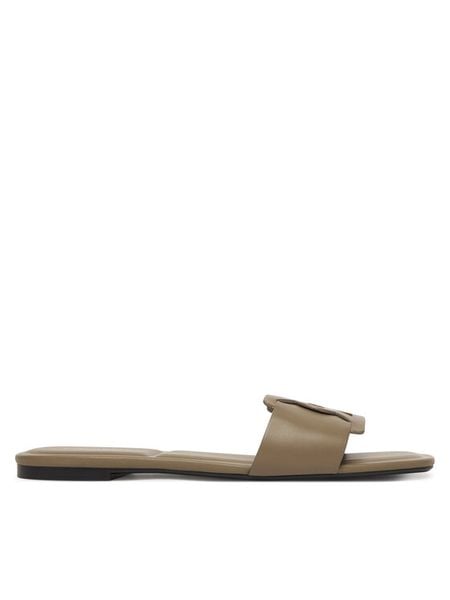 Calvin Klein Klapki Square Flat Sandal Emblem HW0HW03128 Beżowy. Brązowe klapki Calvin Klein, bez wzorów, ze skóry, bez obcasa. Za 409.99 zł.