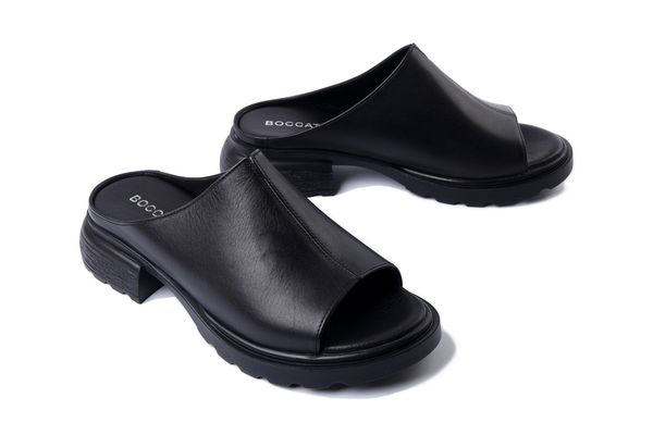 BOCCATO 020.1064 01 t syh black, klapki damskie. Czarne klapki Boccato, bez wzorów, bez obcasa, na obcasie. Za 256.41 zł.