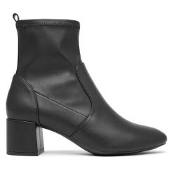 Botki Aldo. Czarne botki Aldo, bez wzorów, bez obcasa, na słupku, bez zapięcia. Za 379.99 zł.