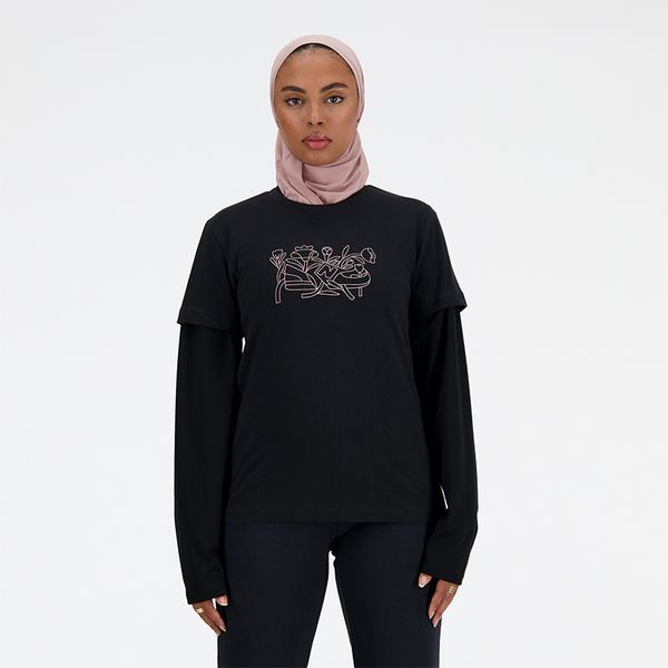 Koszulka damska New Balance WT41912BK – czarna. Czarne koszulki sportowe New Balance, bez wzorów, z bawełny, bez ramiączek. Za 49.99 zł.