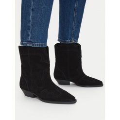 Botki Badura. Czarne botki Badura, bez wzorów, bez obcasa, na płaskiej podeszwie, bez zapięcia. Za 299.99 zł.