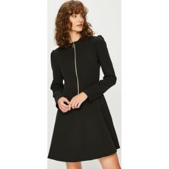 Trendyol - Sukienka. Czarne sukienki Trendyol, na co dzień, bez wzorów, z dzianiny, casualowe, bez kołnierzyka, bez ramiączek, maxi, proste. W wyprzedaży za 59.90 zł.