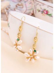 L'Atelier de Gaia Pozłacane kolczyki z perłami i cyrkoniami rozmiar: onesize. Białe kolczyki L'Atelier de Gaia, z cyrkonią, pozłacane, z zapięciem typu bigiel. Za 65.99 zł.