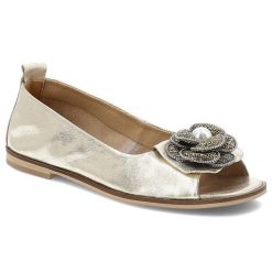 Złote Sandały Armodo Eleganckie Obuwie Damskie. Żółte sandały Armodo, z aplikacjami, eleganckie, z otwartym noskiem, bez obcasa, na płaskiej podeszwie, bez zapięcia. Za 350.90 zł.