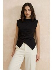 Trendyol Bluzka w kolorze czarnym rozmiar: S. Czarne bluzki Trendyol, s, bez wzorów, z bawełny, z asymetrycznym kołnierzem, bez ramiączek. Za 82.99 zł.