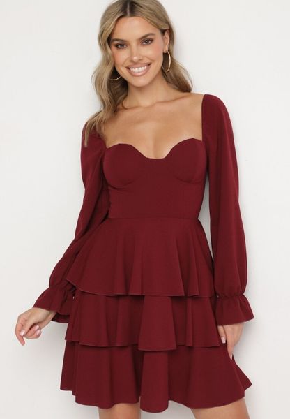 Bordowa Rozkloszowana Sukienka z Falbankami i Bufiastymi Rękawami Semithara. Czerwone sukienki Born2be, na spotkanie biznesowe, l, z aplikacjami, eleganckie, bez kołnierzyka, bez ramiączek, mini, rozkloszowane. Za 69.99 zł.