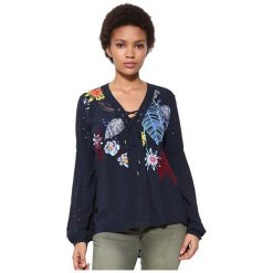 Desigual Bluzka damska bluse Giles 17WWBW56 5001 (rozmiar XS). Niebieskie bluzki Desigual, xs, bez wzorów, bez kołnierzyka, bez ramiączek. W wyprzedaży za 183.00 zł.