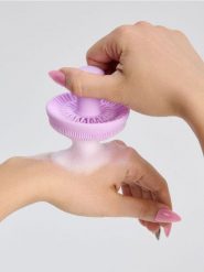 Peelingująca szczotka do twarzy - fioletowy. Fioletowe body Sinsay, l, bez wzorów. W wyprzedaży za 8.99 zł.