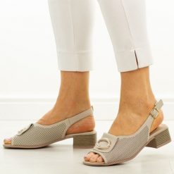 Beżowe skórzane sandały damskie Filippo Ds7711/26. Brązowe sandały Filippo, z aplikacjami, z materiału, eleganckie, bez obcasa, na obcasie, bez zapięcia. Za 219.00 zł.