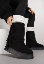 Czarne Botki w Stylu Śniegowców z Frędzlami i Cholewką Imitującą Nogawkę Sierafera. Czarne botki Born2be, bez wzorów, z jeansu, bez obcasa, na płaskiej podeszwie, bez zapięcia. Za 139.99 zł.
