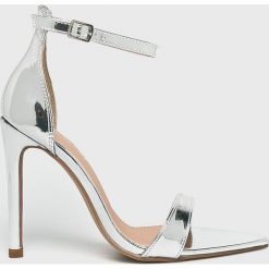 Public Desire - Sandały. Żółte sandały Public Desire, bez wzorów, z materiału, bez obcasa, na obcasie, bez zapięcia. W wyprzedaży za 89.90 zł.