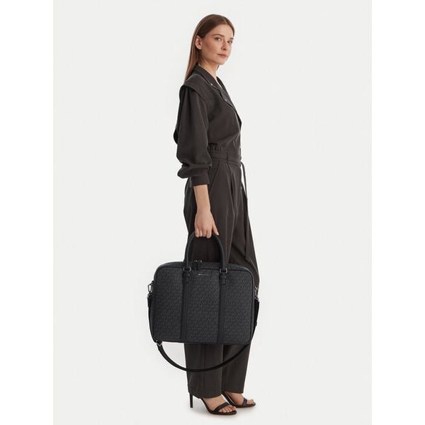 Torba na laptopa MICHAEL Michael Kors. Czarne torby na laptopa MICHAEL Michael Kors, bez wzorów. Za 1,669.00 zł.