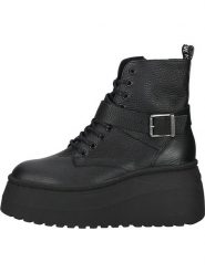 Steve Madden Skórzane botki w kolorze czarnym na koturnie rozmiar: 41. Czarne botki Steve Madden, bez wzorów, bez obcasa, na koturnie, bez zapięcia. Za 392.45 zł.