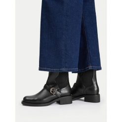Sztyblety Beverly Hills Polo Club. Czarne botki Beverly Hills Polo Club, bez wzorów, bez obcasa, na płaskiej podeszwie, bez zapięcia. Za 249.99 zł.