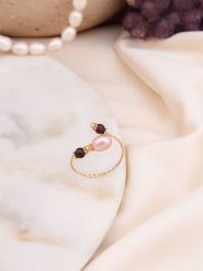 Pierres de Jade Pozłacany pierścionek z perłą i agatami rozmiar: onesize. Brązowe pierścionki Pierres de Jade, z agatem, pozłacane. Za 30.99 zł.