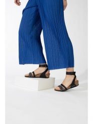 BACKSUN Sandały "Camiri" w kolorze czarnym rozmiar: 37. Czarne sandały Backsun, bez wzorów, z materiału, klasyczne, z otwartym noskiem, bez obcasa, na platformie, bez zapięcia. Za 173.99 zł.