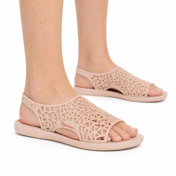 Sandały damskie Ipanema 26679 SHAPE. Czerwone sandały Ipanema, w ażurowe wzory, z materiału, wakacyjne, bez obcasa, bez zapięcia. Za 79.00 zł.