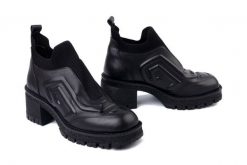 BOCCATO 447.C133 S.A 01 T SYH czarny, botki damskie. Czarne botki Boccato, bez wzorów, bez obcasa, na obcasie, bez zapięcia. Za 399.42 zł.