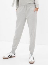 Gap Spodnie dresowe 463492-02 Szary Regular Fit. Szare spodnie dresowe GAP, xl, bez wzorów, z bawełny. Za 69.99 zł.