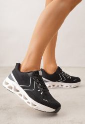 Czarne Siateczkowe Buty Sportowe na Podeszwie z Otworami Quilvia. Czarne obuwie sportowe Renee, z materiału, bez zapięcia. Za 119.99 zł.