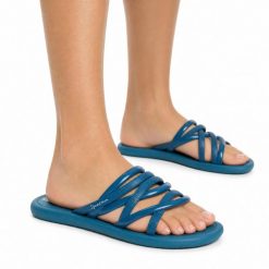 Klapki damskie Ipanema 83606 MUE SOL SLIDE FEM. Niebieskie klapki Ipanema, bez wzorów, z materiału, bez obcasa. Za 49.00 zł.