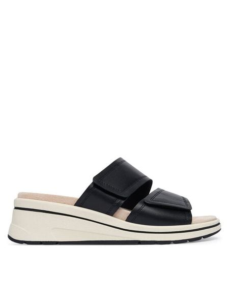 Caprice Klapki 9-27207-46 Czarny. Czarne klapki Caprice, bez wzorów, ze skóry, bez obcasa. Za 206.99 zł.