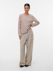 Vero Moda Koszulka w kolorze czerwono-białym rozmiar: XS. Brązowe bluzki Vero Moda, xs, bez wzorów, bez kołnierzyka, bez ramiączek. Za 108.99 zł.