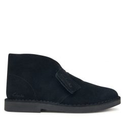 Botki Clarks. Czarne botki Clarks, bez wzorów, bez obcasa, na płaskiej podeszwie, bez zapięcia. Za 609.99 zł.