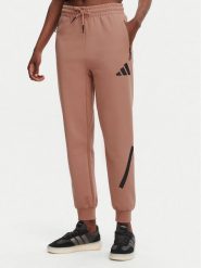 Adidas Spodnie dresowe Z.N.E. JD5995 Różowy Regular Fit. Czerwone spodnie dresowe Adidas, xl, bez wzorów, z bawełny. Za 249.99 zł.