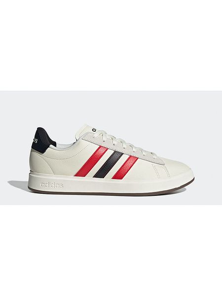Adidas Sneakersy w kolorze kremowym rozmiar: 46. Brązowe trampki Adidas, bez wzorów, bez zapięcia. Za 208.33 zł.