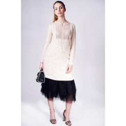 Sukienka z tiulem. Brązowe sukienki Twinset, na co dzień, l, z aplikacjami, z tiulu, bez kołnierzyka, bez ramiączek, proste. Za 348.00 zł.
