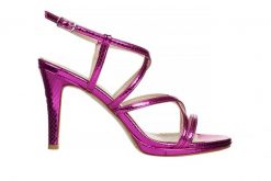 Sandały Bayla-187 587-1127 Fuchsia 187093, Różowy, Skóra ekologiczna - 41. Czerwone sandały Bayla, bez wzorów, z lakierowanej skóry, bez obcasa, na platformie, bez zapięcia. W wyprzedaży za 152.10 zł.