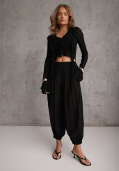 Czarne Spodnie High Waist o Kroju Balloon Mezesha. Czarne spodnie materiałowe Renee, na co dzień, l, bez wzorów, z jeansu, z podwyższonym stanem, krótkie. Za 89.99 zł.