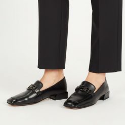 Półbuty damskie S.Barski, cholewka skóra naturalna licowa wsuwany fason metalowa ozdoba z przodu niski stabilny obcas zaokrąglono kwadratowy nosek kl. Czarne czółenka S.BARSKI, z aplikacjami, ze skóry, bez obcasa, na obcasie, bez zapięcia. Za 389.00 zł.