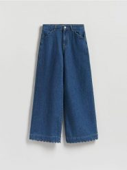 Jeansy wide leg z ozdobnym wykończeniem - niebieski. Niebieskie jeansy Reserved, bez wzorów. Za 159.99 zł.