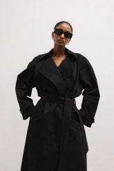 Klasyczny bawełniany trencz w kolorze BLACK MAGIC -VENICE-M/L. Czarne płaszcze Marsala, l, bez wzorów, z bawełny, bez kaptura. Za 1,299.90 zł.