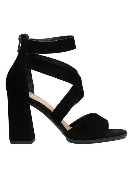 Wojas Skórzane sandały w kolorze czarnym na obcasie rozmiar: 38. Czarne sandały Wojas, bez wzorów, ze skóry, z otwartym noskiem, bez obcasa, na koturnie, bez zapięcia. Za 174.84 zł.