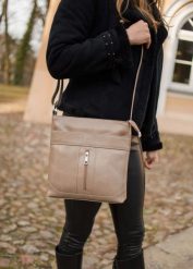 Listonoszka skórzana DAN-A t468 beżowa. Brązowe torebki klasyczne DAN-A, bez wzorów, ze skóry, bez dodatków. Za 289.99 zł.