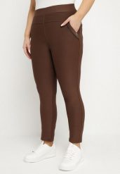 Brązowe Spodnie o Dopasowanym Kroju z Gumką w Talii Stellivae. Brązowe spodnie materiałowe Born2be, na co dzień, plus size, bez wzorów, z jeansu, plus size. W wyprzedaży za 51.99 zł.
