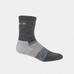 Skarpety merino Inov-8 Merino High Sock. Szare skarpety Inov-8, bez wzorów. Za 78.99 zł.