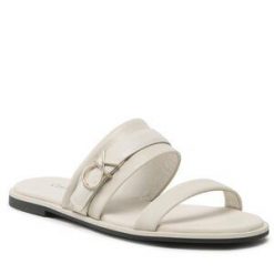 Klapki Calvin Klein. Białe klapki Calvin Klein, bez wzorów, bez obcasa. Za 499.99 zł.