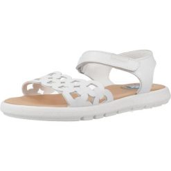 Sandały PABLOSKY 441800P Biały. Białe sandały PABLOSKY, bez wzorów, ze skóry, bez obcasa, bez zapięcia. Za 215.99 zł.