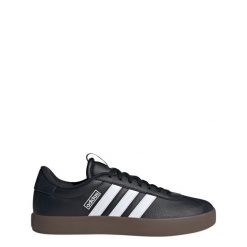 Buty VL Court 3.0. Białe obuwie sportowe Adidas, z zamszu, bez zapięcia. W wyprzedaży za 224.00 zł.