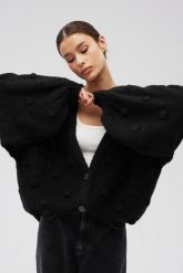 Kardigan zapinany na guziki w kolorze BLACK - BUBLE. Czarne kardigany Marsala, uniwersalny, bez wzorów, z jeansu. Za 349.90 zł.