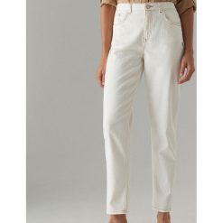 Jeansy typu boyfriend - Kremowy. Jeansy Mohito. Za 139.99 zł.