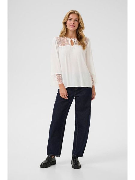 Kaffe Bluzka w kolorze białym rozmiar: 42. Białe bluzki Kaffe, bez wzorów, z koronki, bez kołnierzyka, bez ramiączek. Za 86.99 zł.
