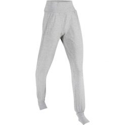 Spodnie sportowe shirtowe z getrami na stopę, długie bonprix jasnoszary melanż. Szare spodnie dresowe marki bonprix, melanż, z dżerseju, z obniżonym stanem. Za 37.99 zł.
